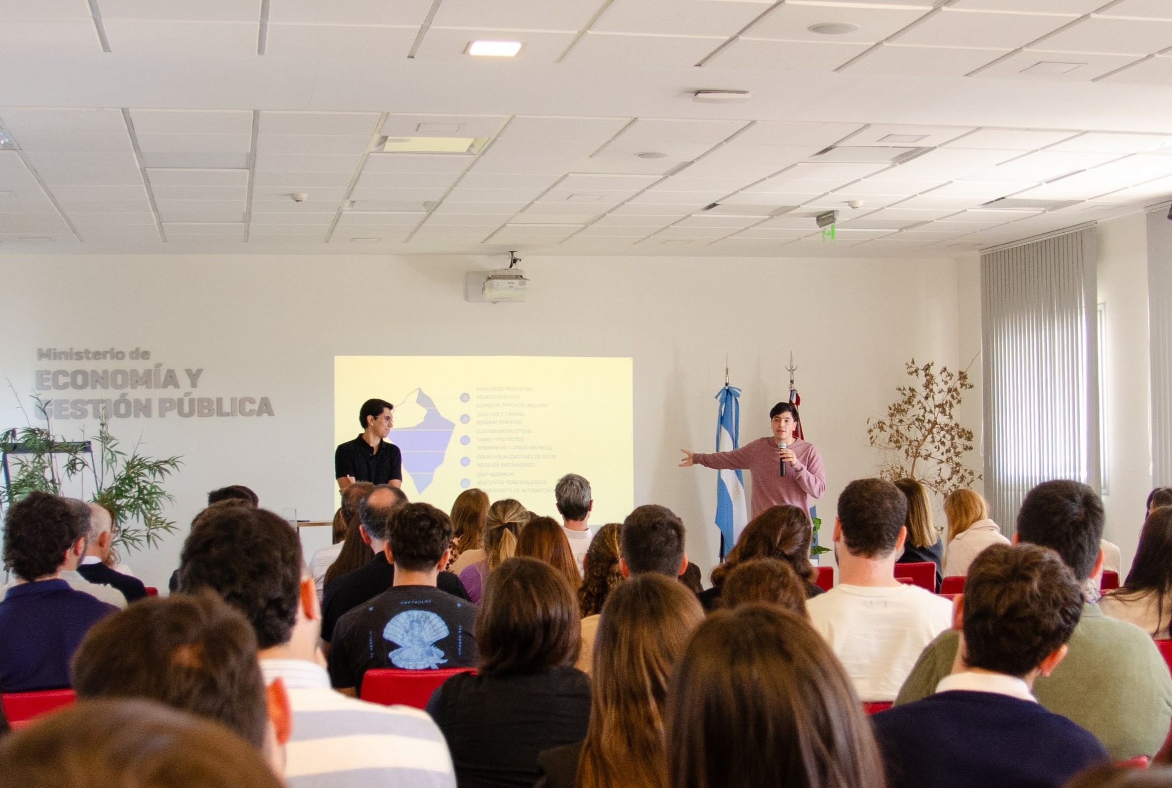 Equipo Aithor en capacitación de IA